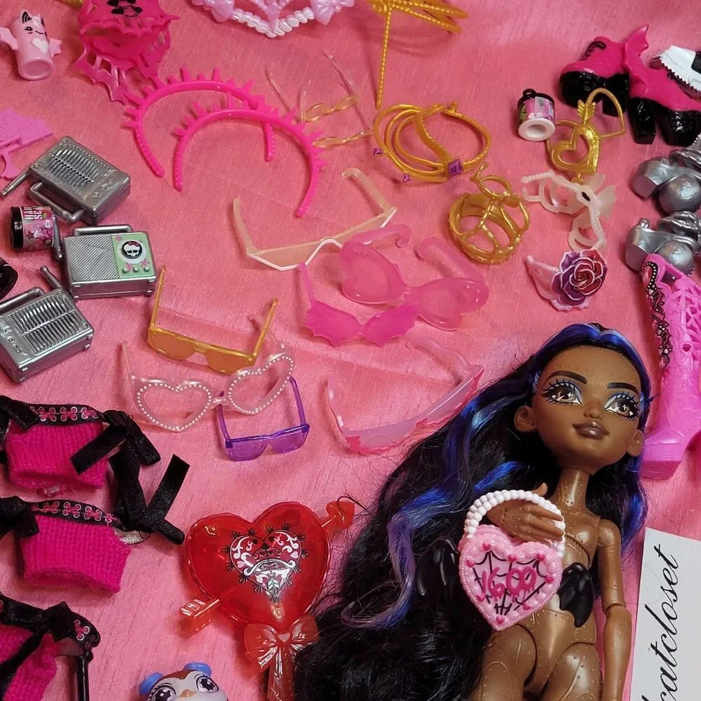 Monster High Dolls and Accessories Clothes Purses Earrings Luggage Balloons G3
